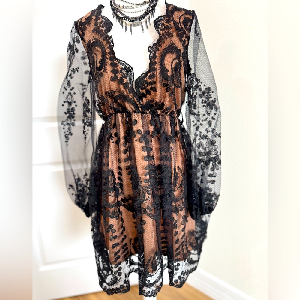 BOOHOO Boutique Lace Plunge skater Dress size 6